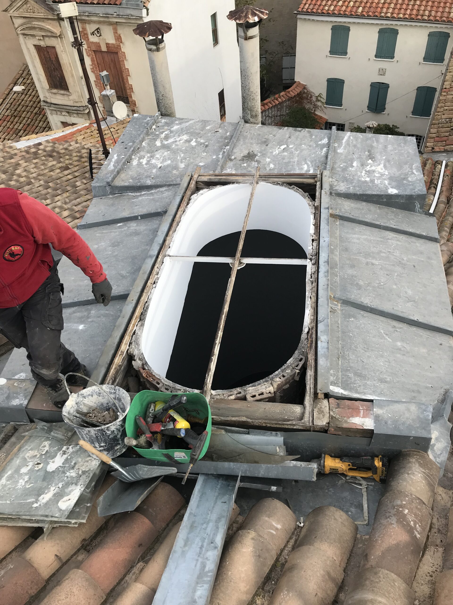 Cambio de ventana de tejado. Carcasona, Francia 2021